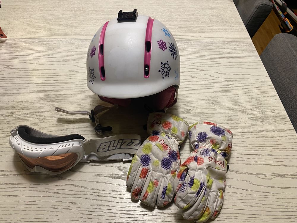 Kask Kraina lodu, rękawiczki Rossignol, Google Bilzzard