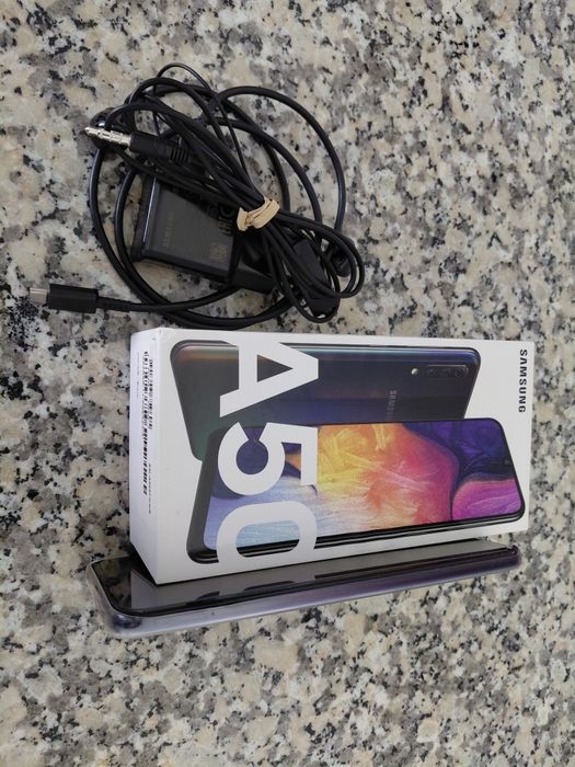 Telemóvel Samsung A50 com capa e protetor de ecrã