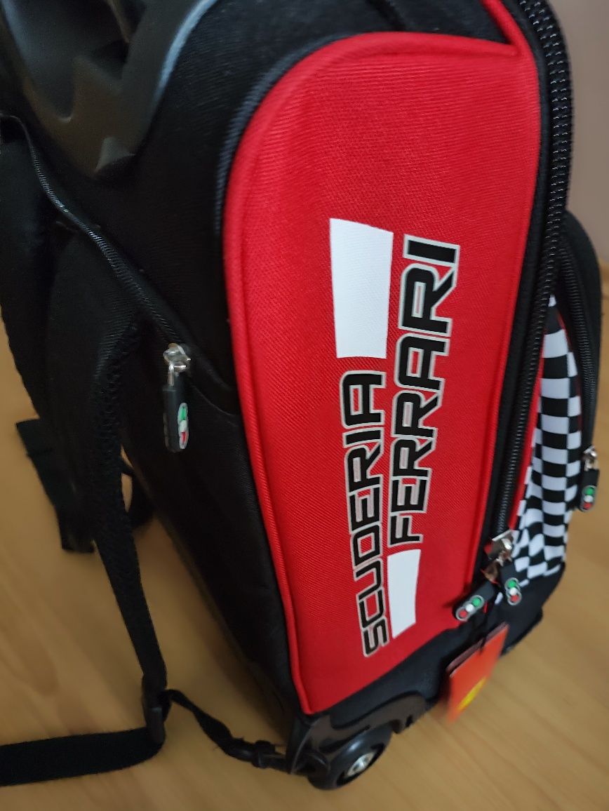 Plecak na kółkach Ferrari