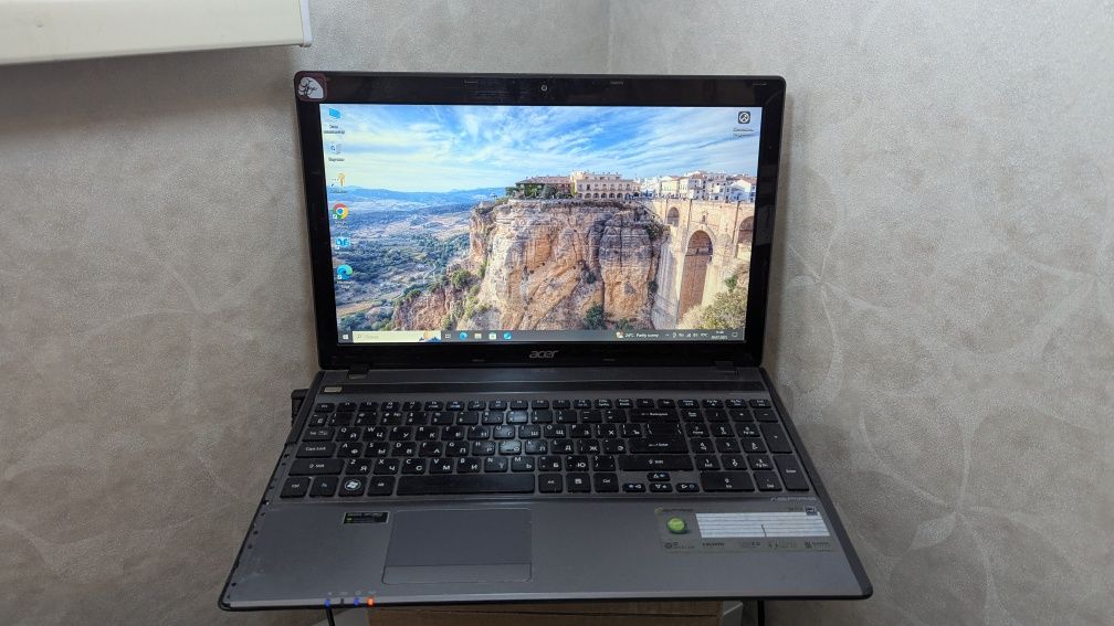 Ноутбук 15.6 /i3 /6gb/Nvidia G630
