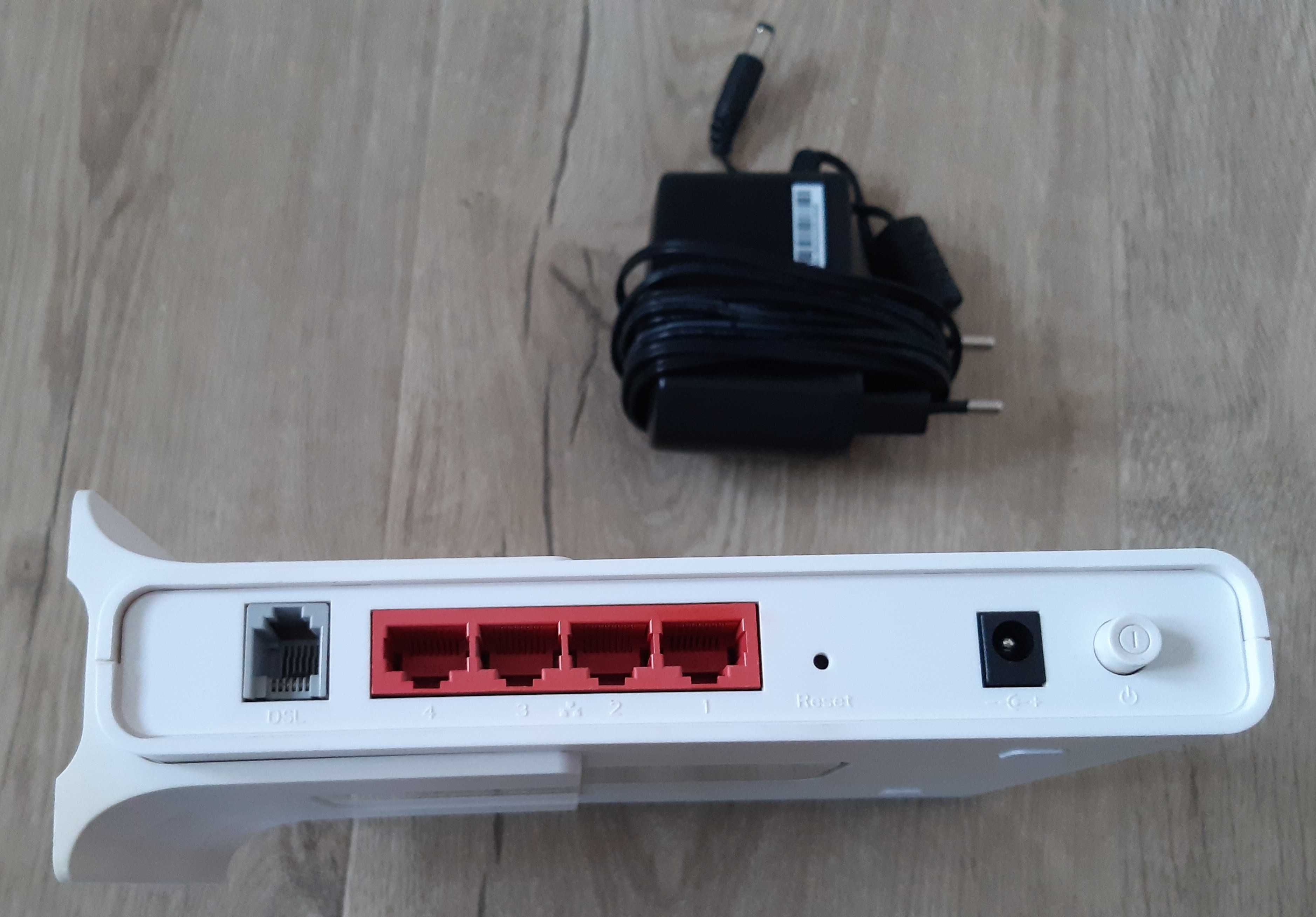 Router Cisco Linksys model WAG120N, oraz router Sagem Fast 2704 Orange