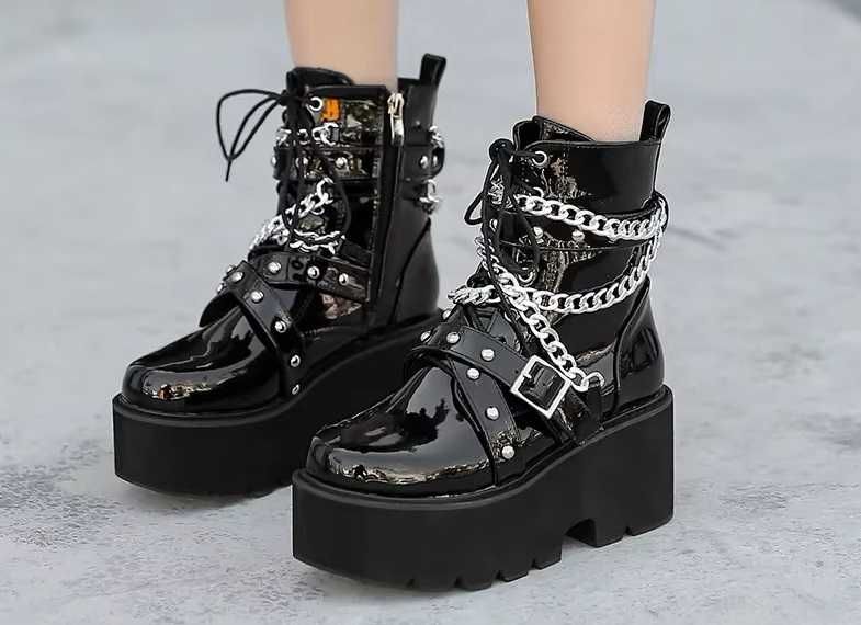 Botki wiązane czarne z łańcuchem 35-42