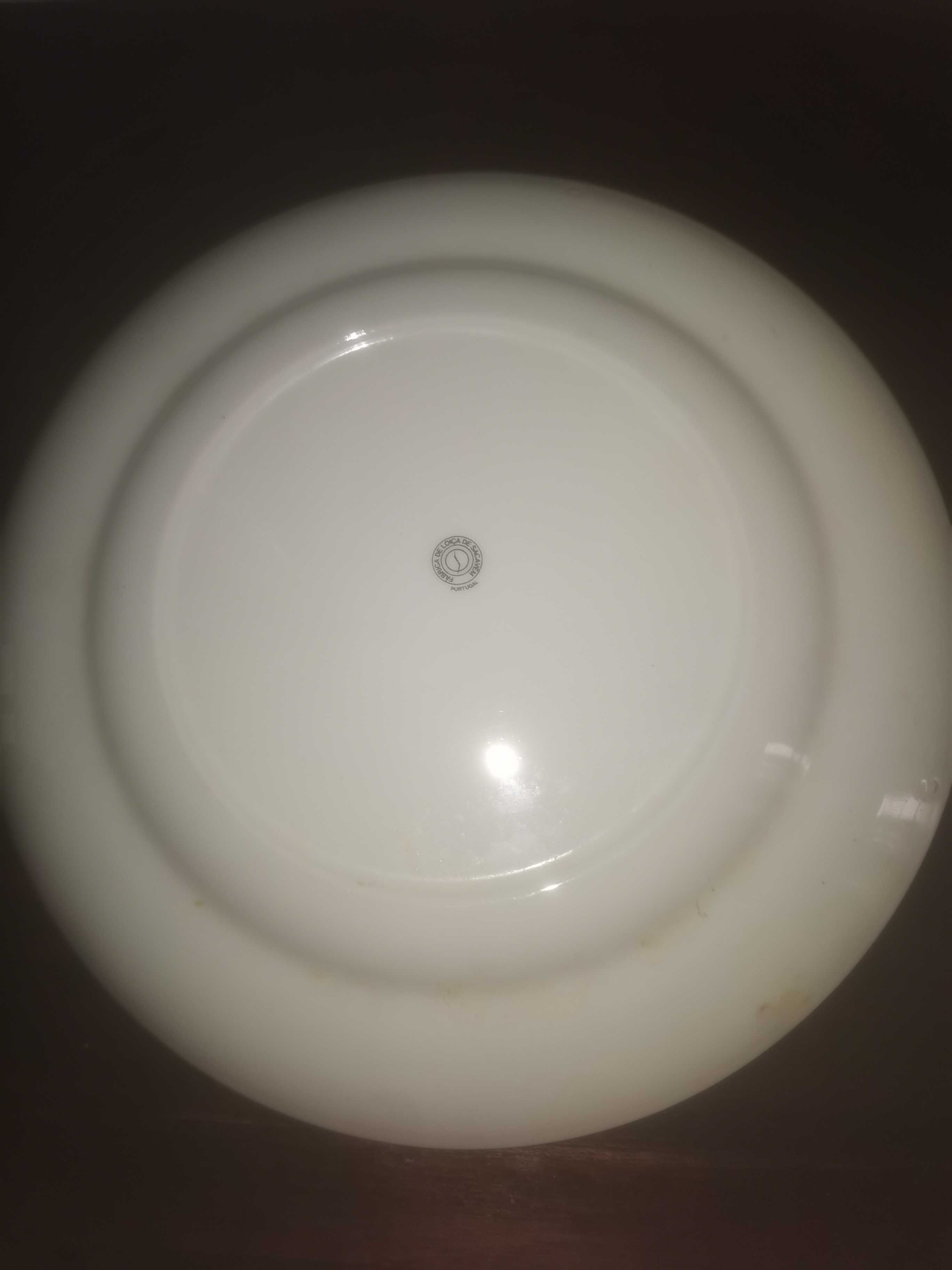 Serviço de jantar muito antigo da Fábrica de Loiças de Sacavém