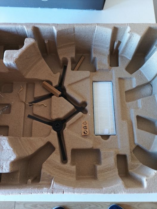 Aspirador robot lava e aspira