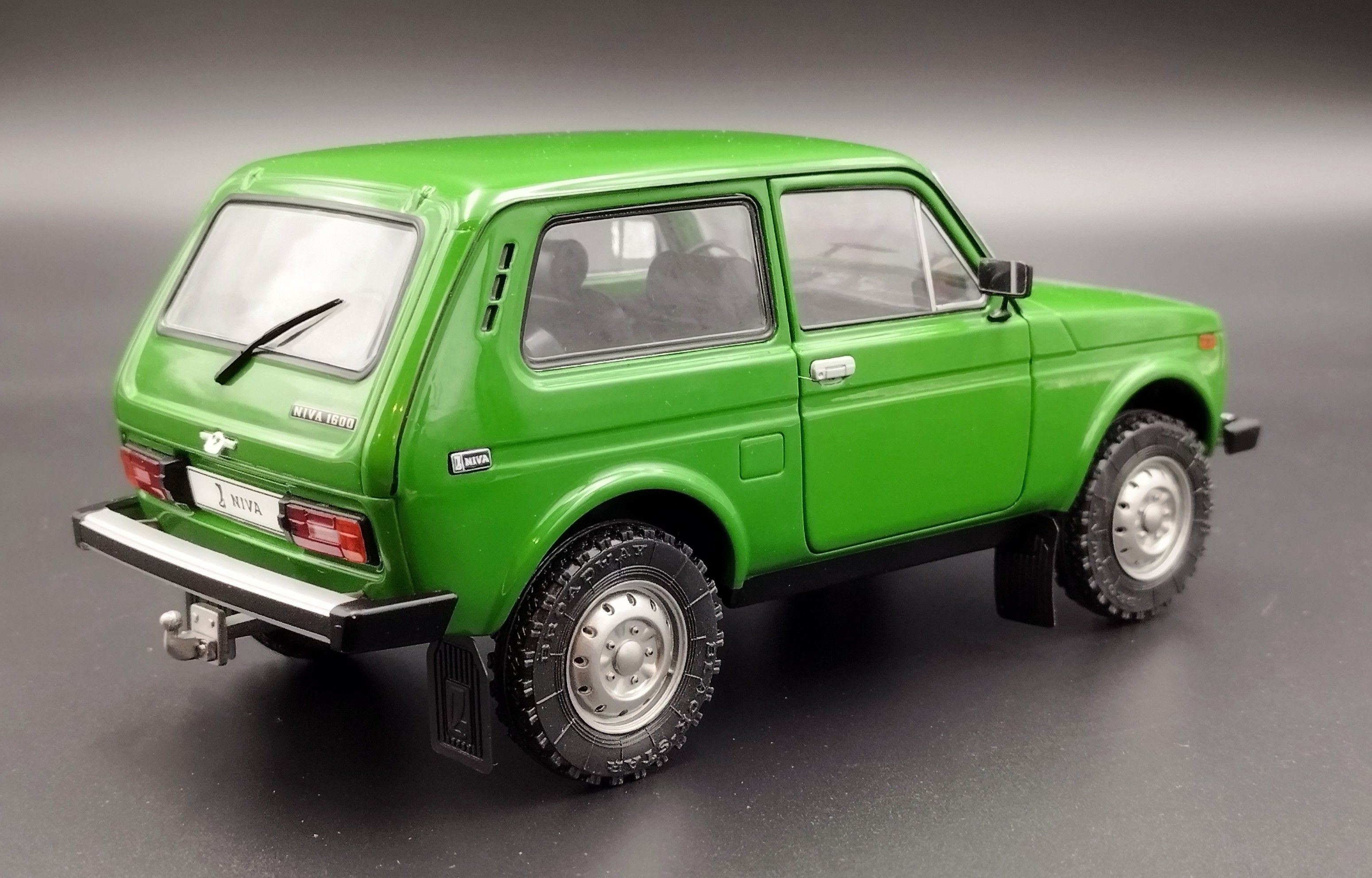 1:18 Solido 1980 Lada Niva Green model nowy