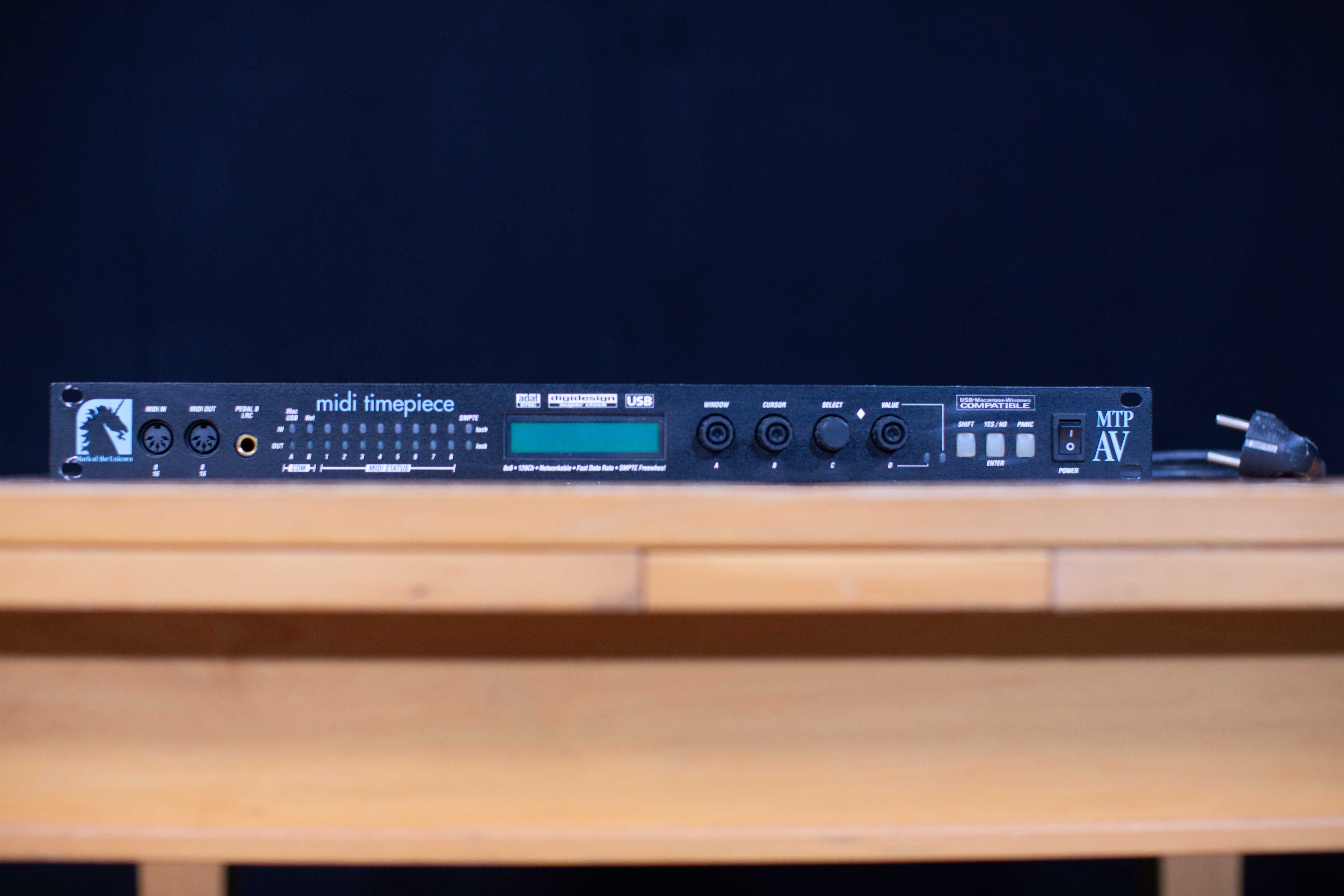 MOTU MIDI Timepiece AV – Interface MIDI Profissional 8x8