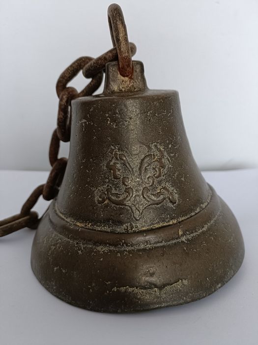 Dzwonek duży z brązu