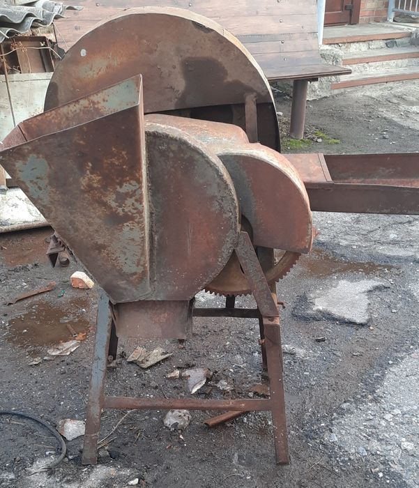 Продам січкарню-корморізку