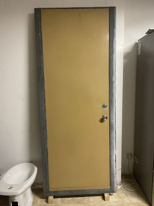 Porta ferro fechadura segurança