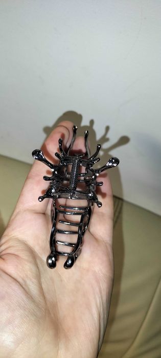 Klips, spinka do włosów średniej długości