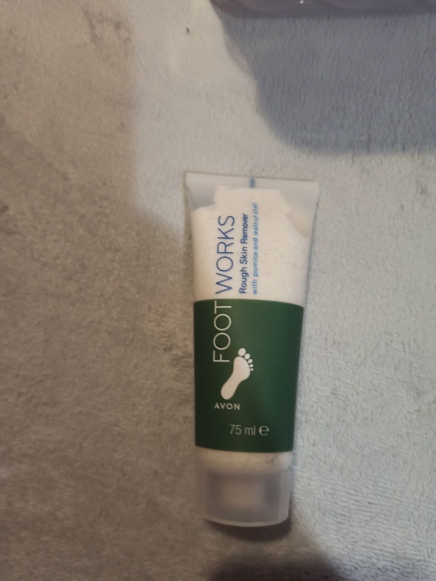 AVON FOOT WORKS - Peeling do stóp ziarniste/mechaniczne 75 ml