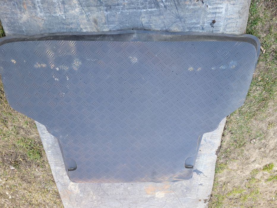 Mata bagażnikowi Toyota Awnesis , mata gumowa osłaniająca do bagażnika