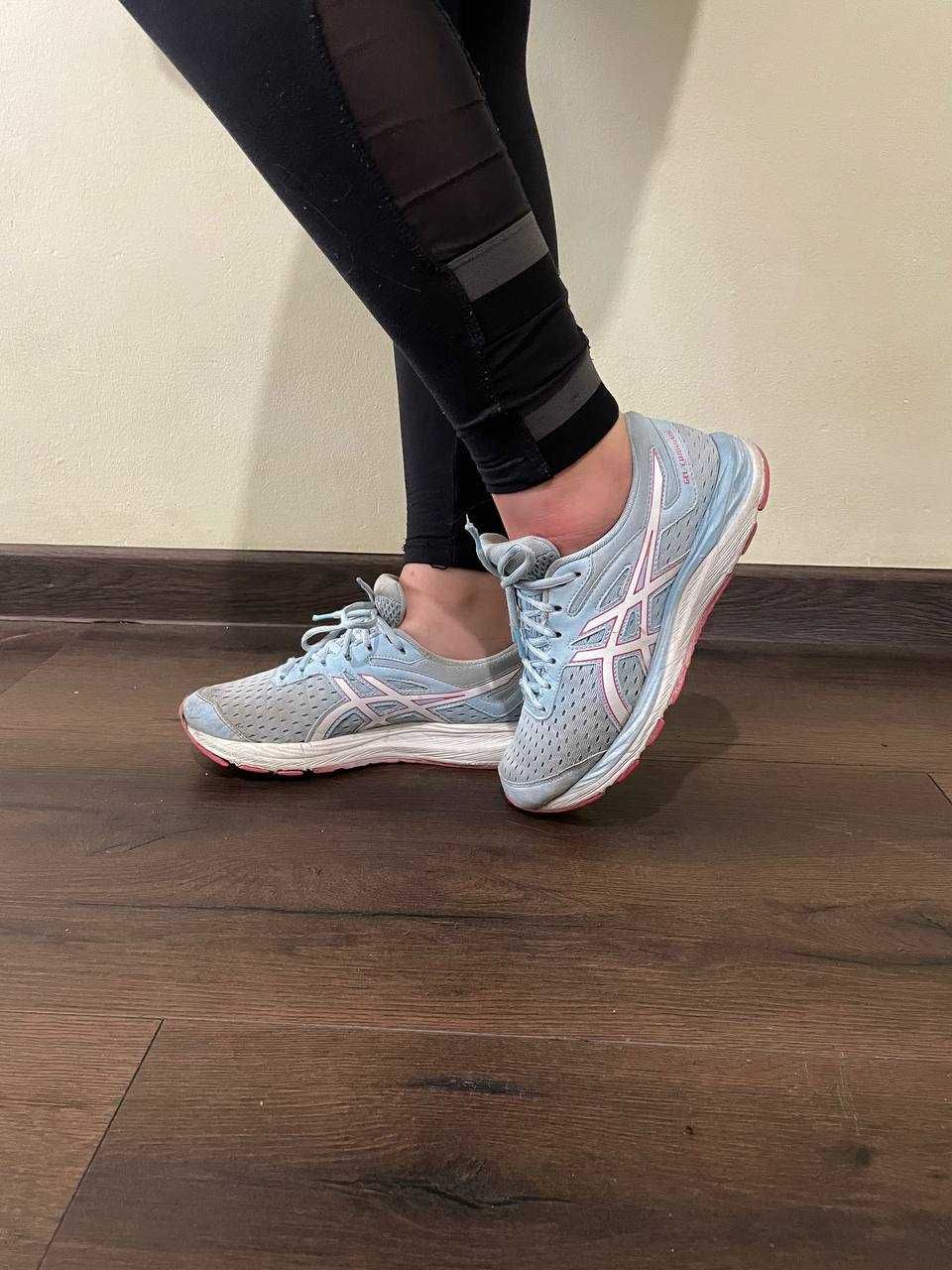 Кросівки asics жіночі