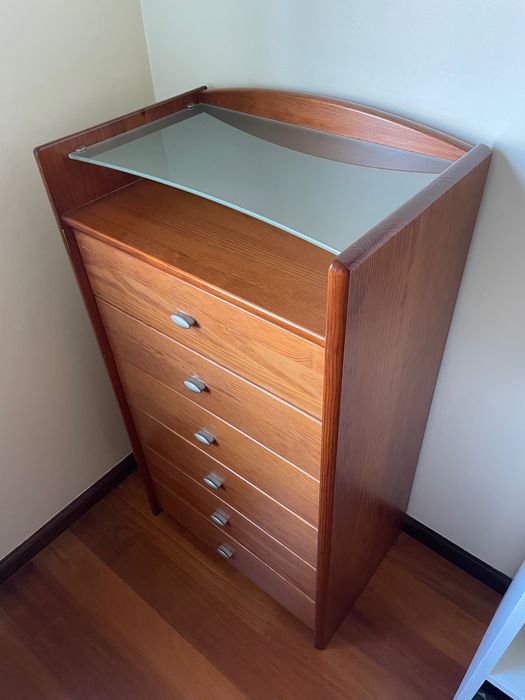 Quarto Solteiro (Cama/Mesa de Cabeceira/Escrivaninha/Camiseiro)