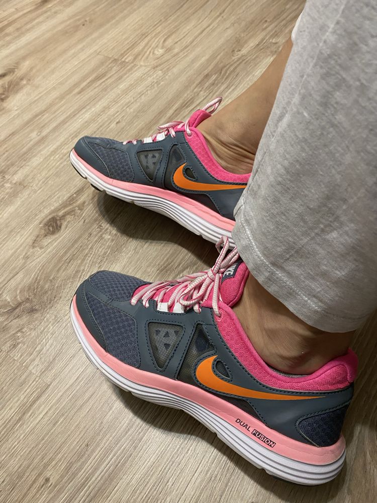 Кроссовки Nike Dual Fusion, размер 38,5-39