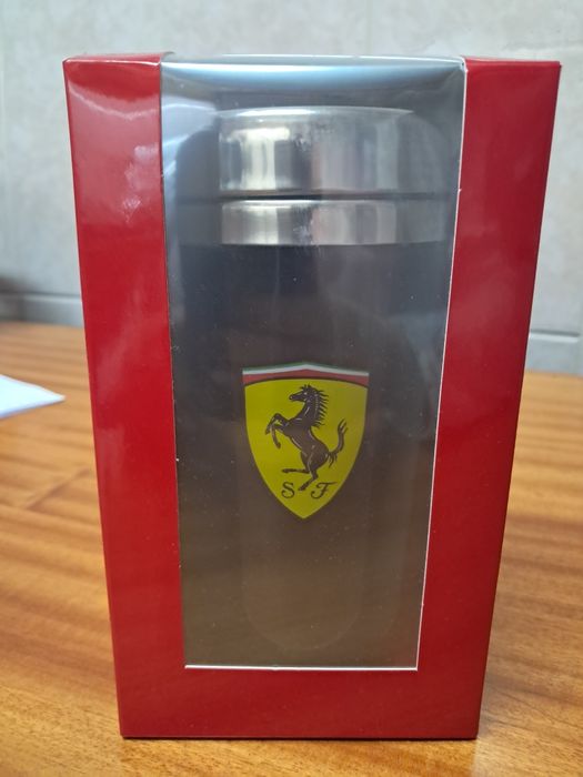 Caneca Ferrari nova