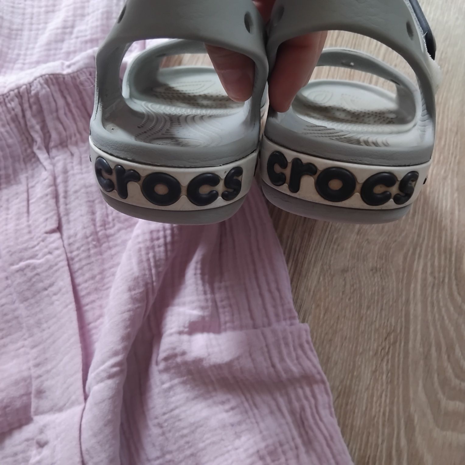 Sandałki Crocs Plus sukienka