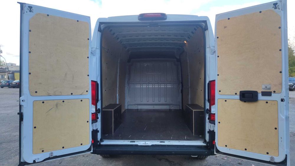 Wynajem lub wypożyczenie auta dostawczego busa Opel Movano L3H2