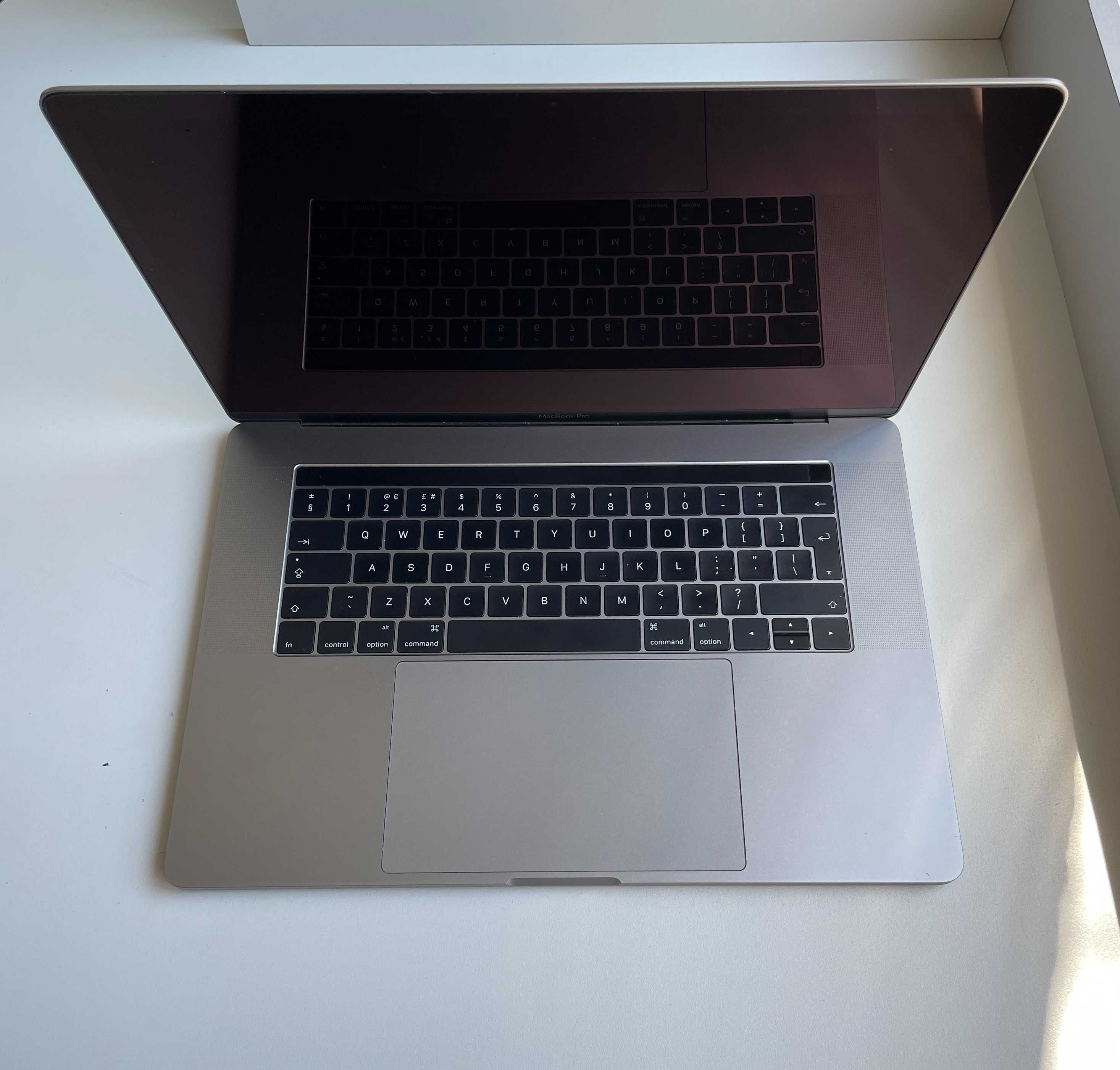 Macbook Pro 15 2019 16 gb Новый NEW Цена 700 $