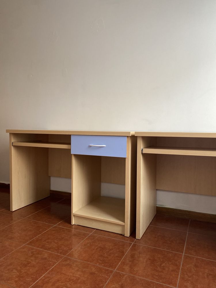 secretaria c/caideira e mesa de cabeceira