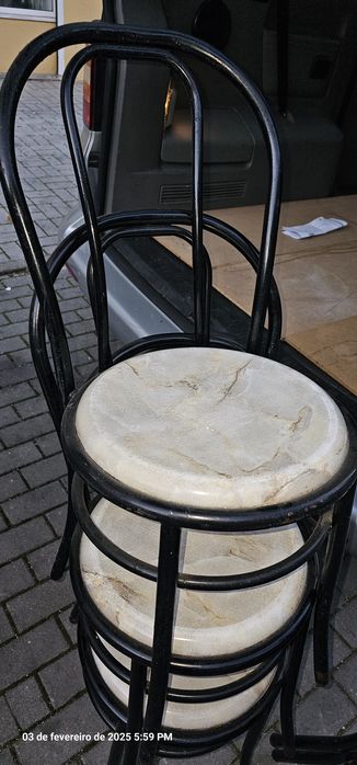 10 cadeiras para café ou restaurante