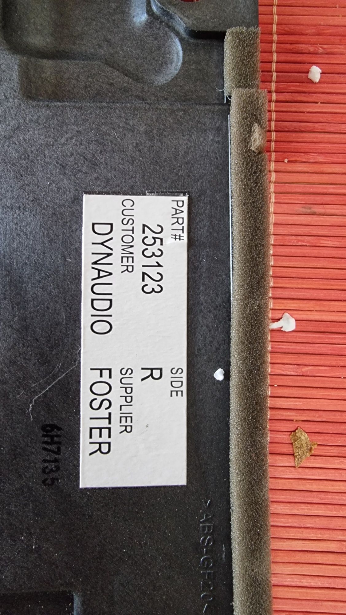 Colunas Dynaudio Volvo C30