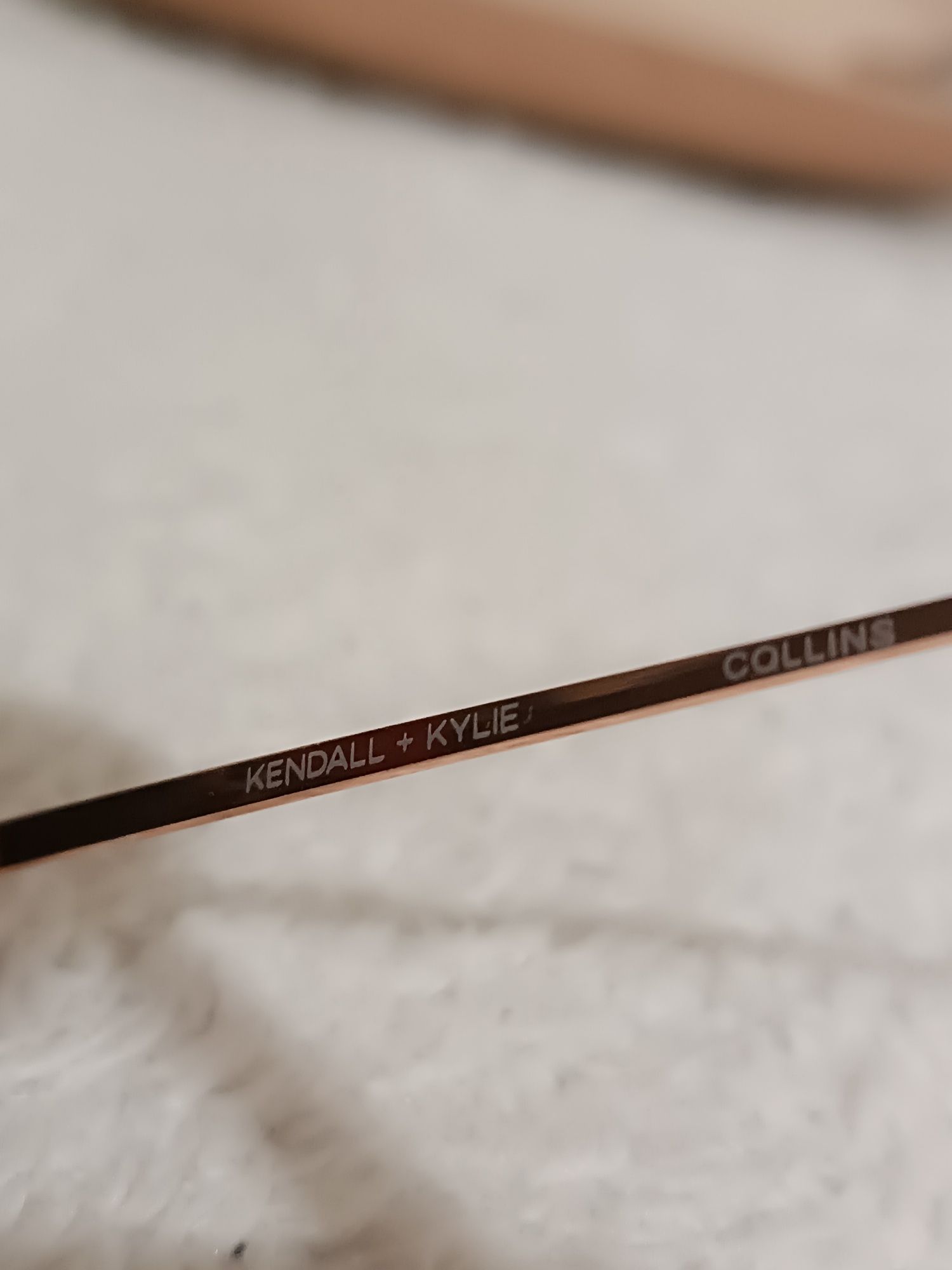 Okulary przeciwsłoneczne Kendall + Kylie Collins  KK4072 modl. 680