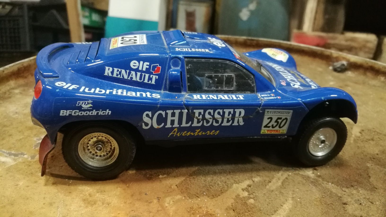 Bburago 2000 buggy shlesser renault megane italy dakar
