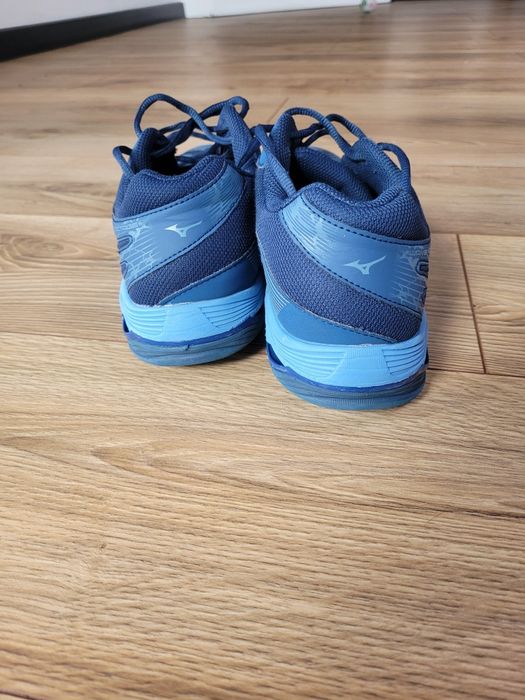 MIZUNO Wave Voltage buty do siatkówki rozmiar 41