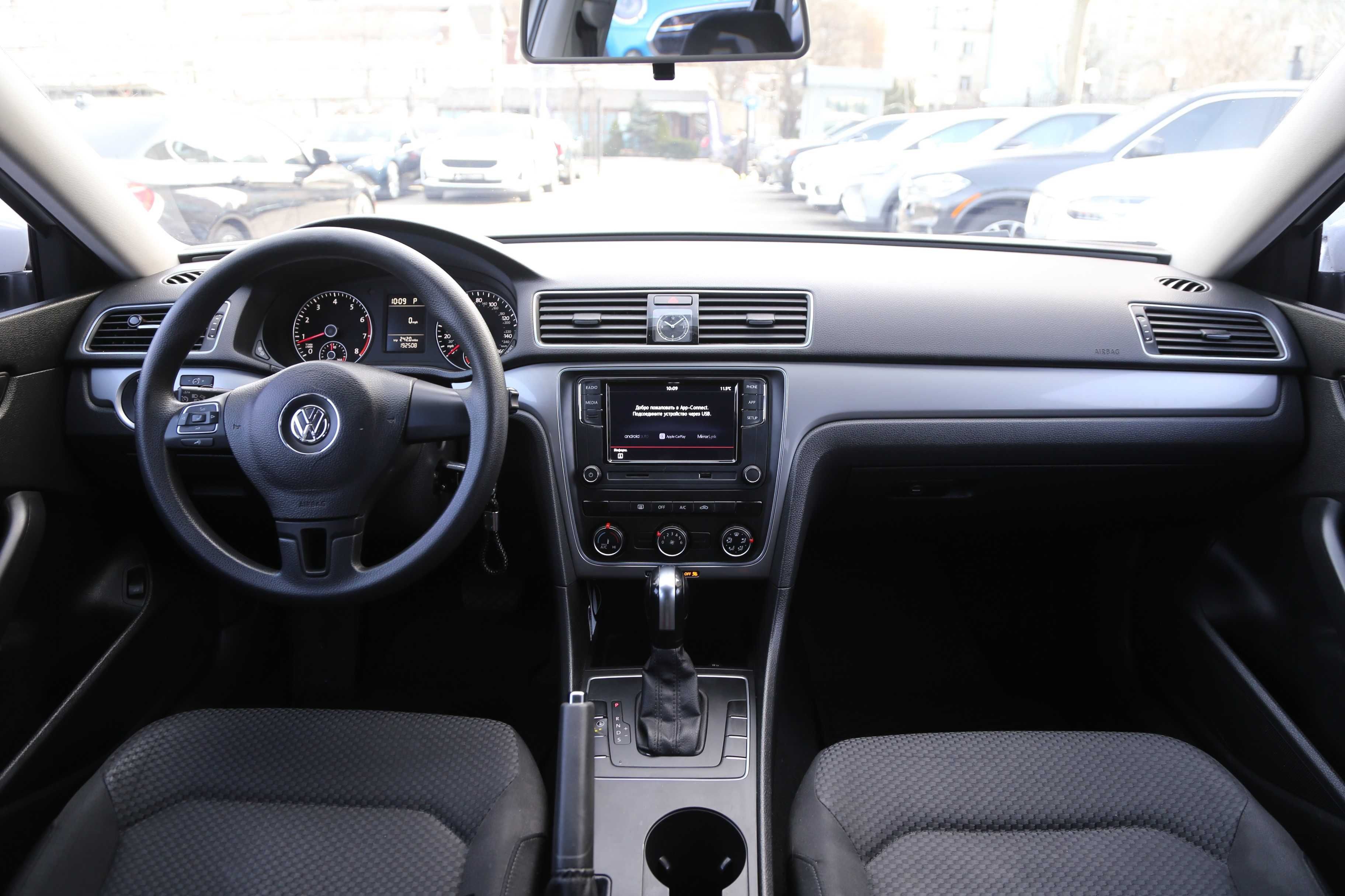 Volkswagen Passat 2013 року