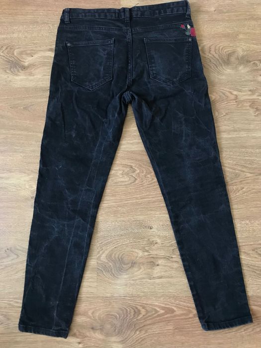 Czarne jeansy straight