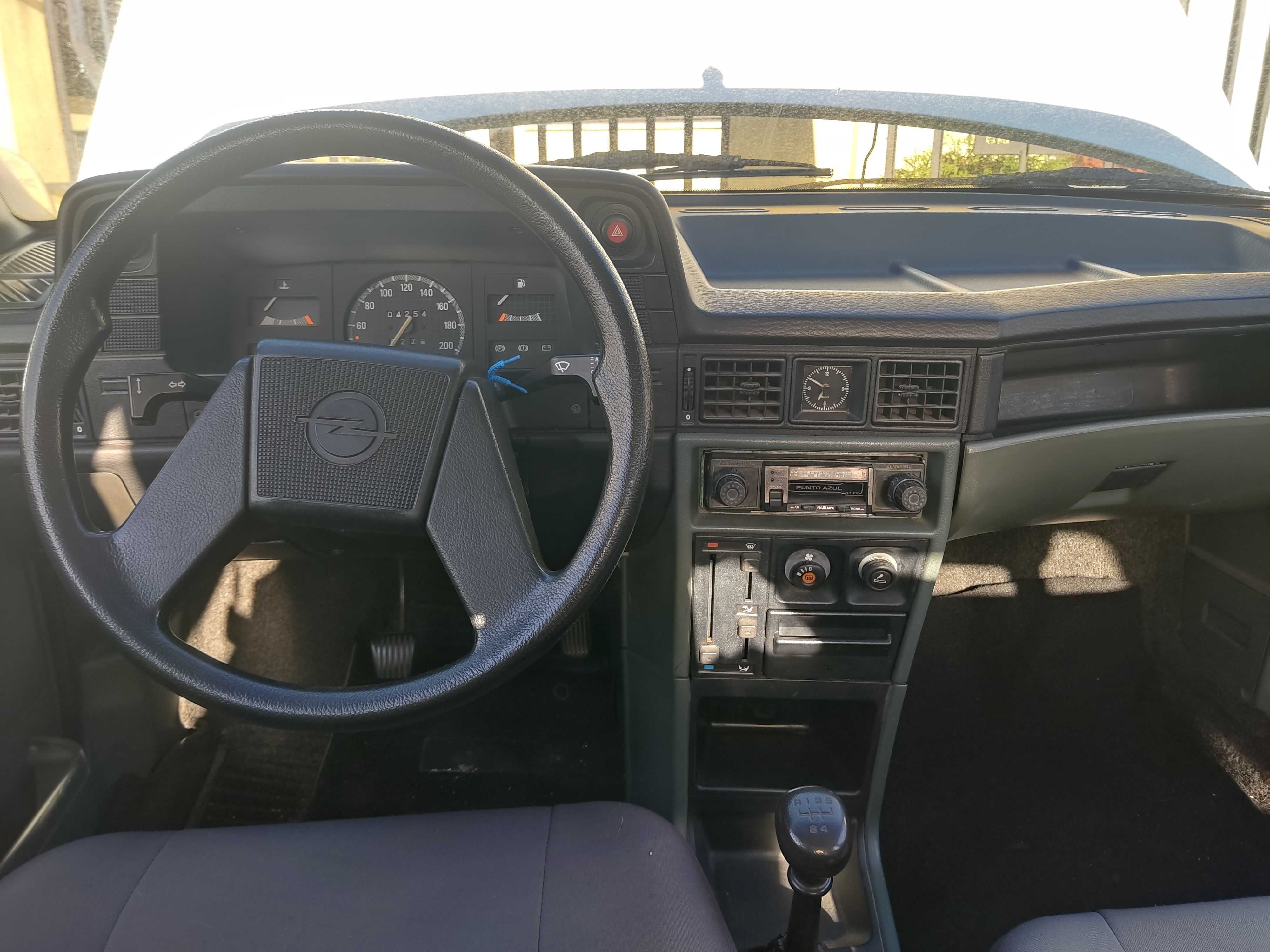 Vendo OPEL Kadett E 1.3 S de 1988  para reparação ou para peças 400€