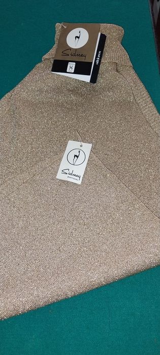 Camisola sem mangas dourada nova