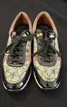 Sapatos / Ténis marca Manuel Alves
