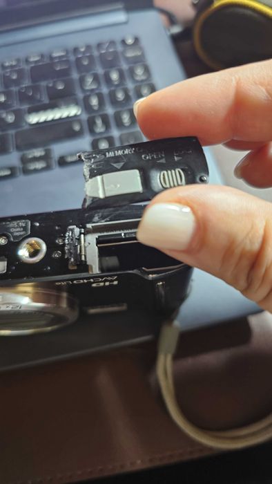 Máquina fotográfica Lumix TZ10, Bolsa Crumpler e cartão memória 16 GB