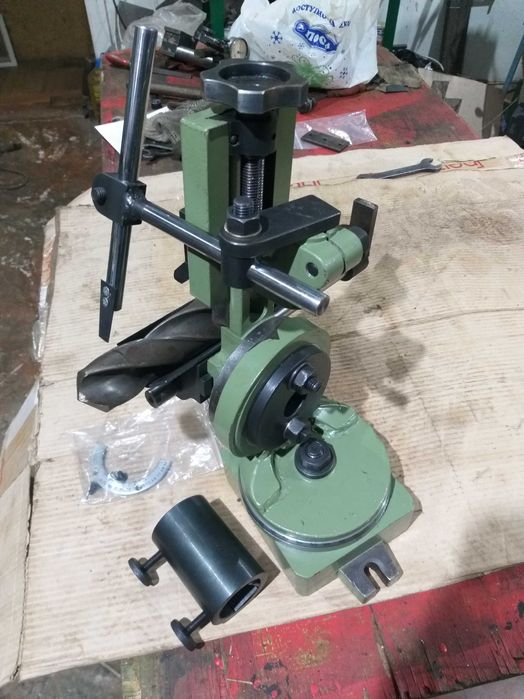 приспособление для заточки свёрл. токарных и долбёжных резцов. фрез