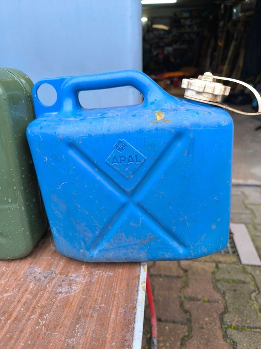 Pojemnik   5 litrów kanister - Aral