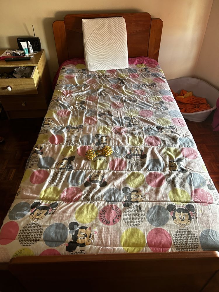 Cama solteiro com colchao madeira
