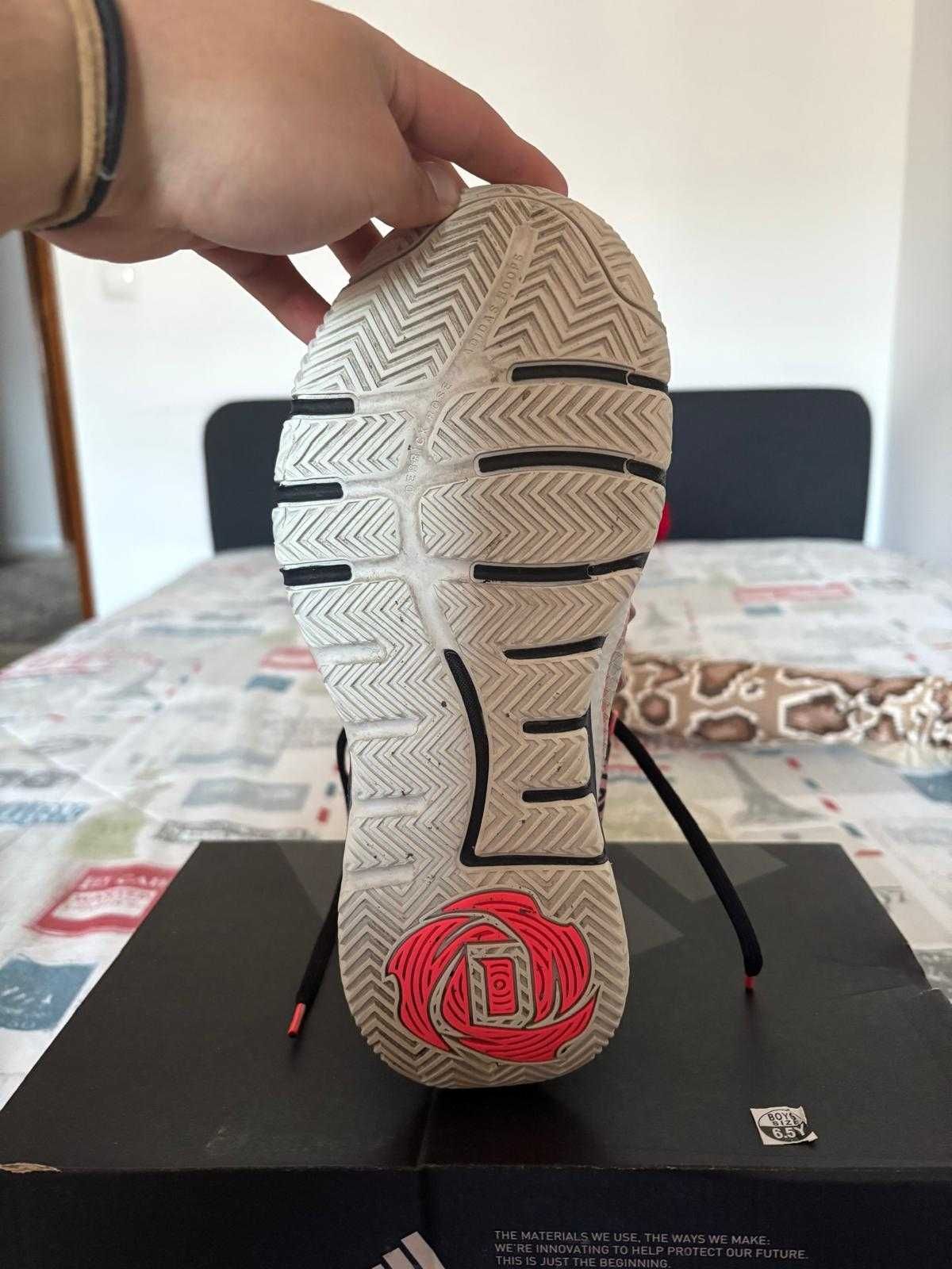 Modelo: Adidas D.O.N. Issue #4
Edition Limited