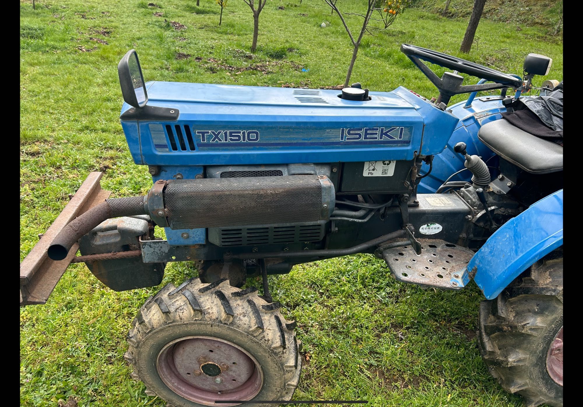Trator 4x4 com frese