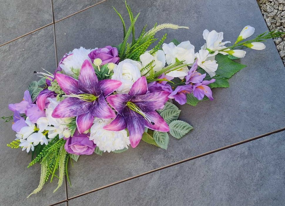 Kompozycja kwiatowa na grób cmentarz stroik ikebana Z128