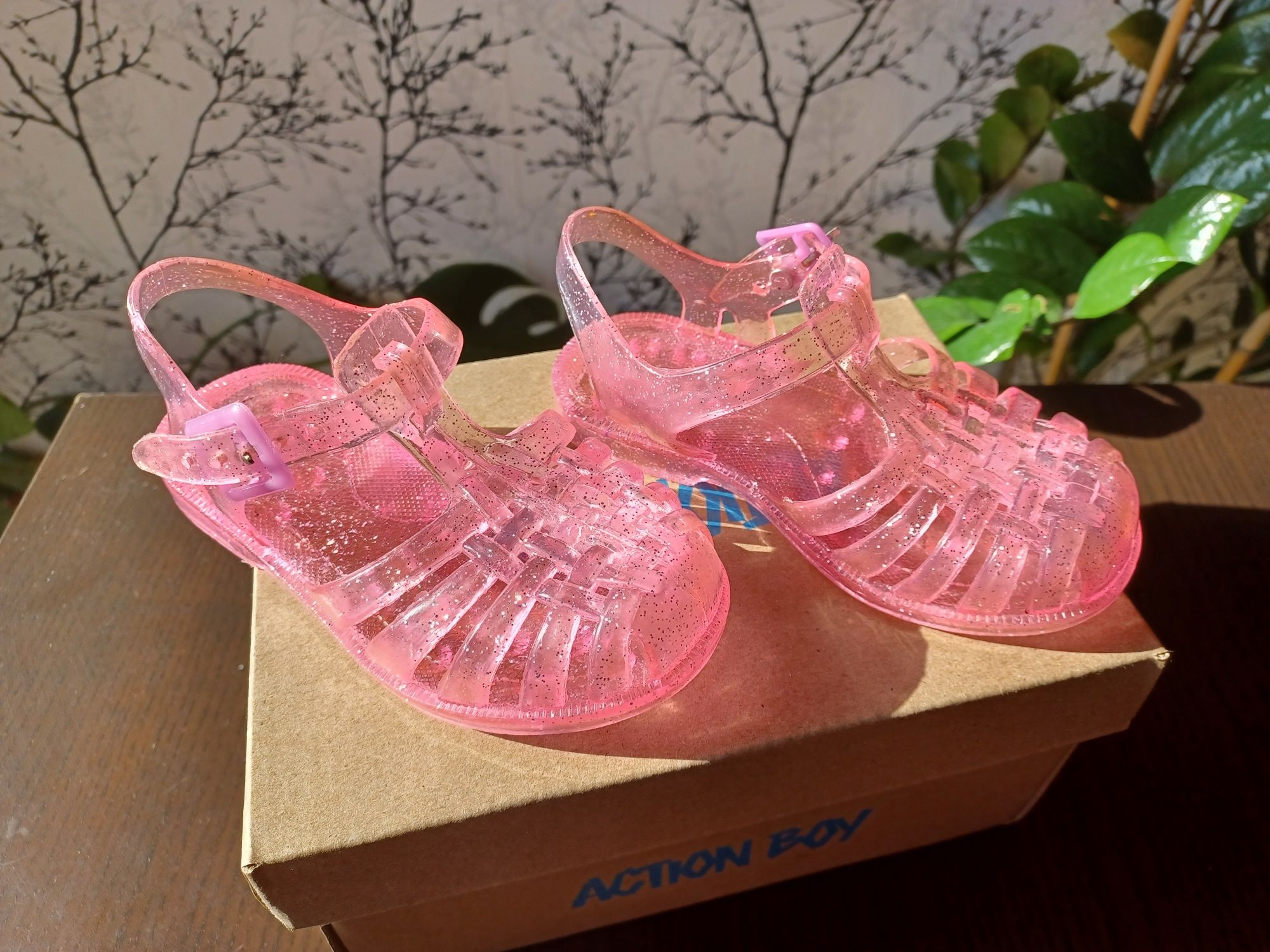 Sandałki dla dziewczynki rozmiar 25,różowe