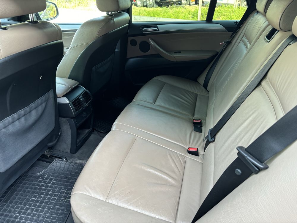 Jipe BMW X5 3.0 Muito bem conservado