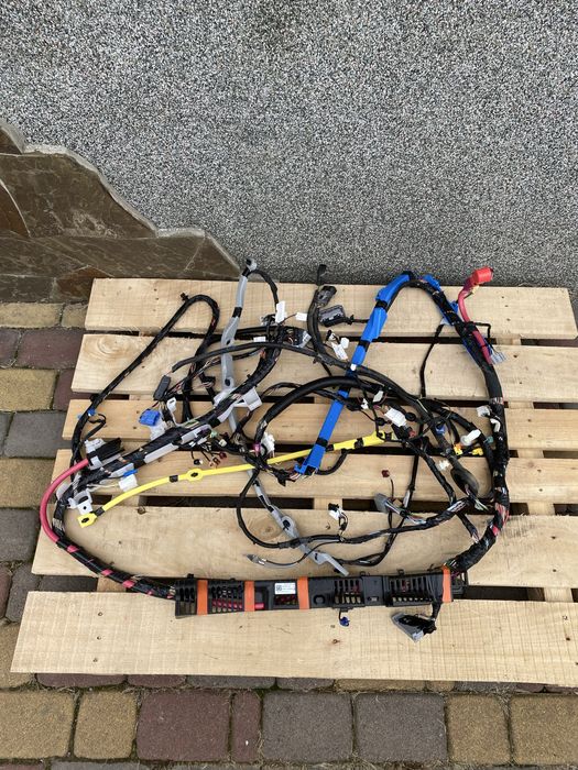 Проводка салону Tesla Model Y коса магістраль