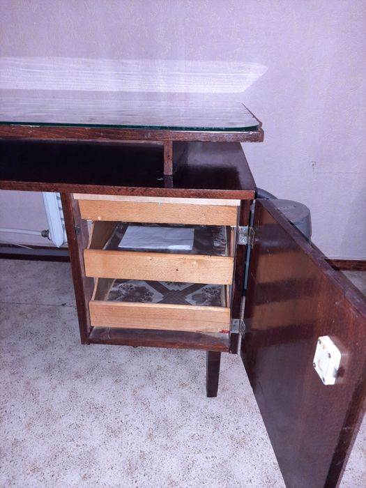 продается письменный стол