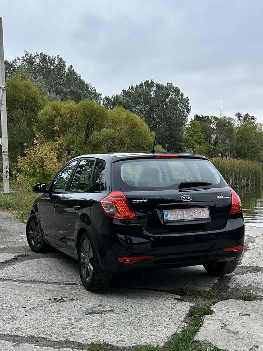 Kia Ceed 1.4 бенз 2009