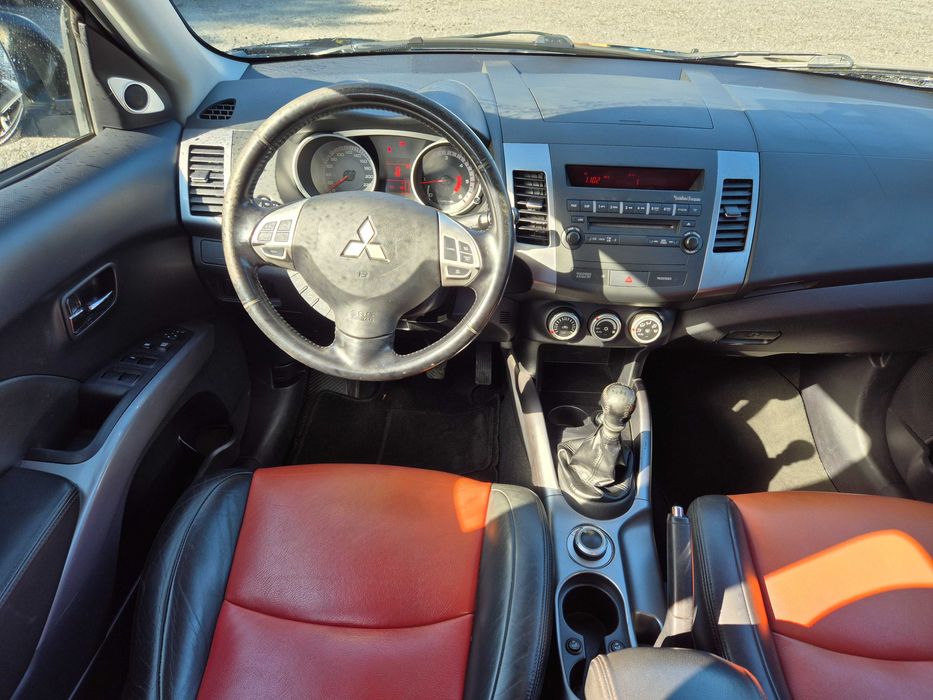 Mitsubishi Outlander 4x4 *2,2d 156KM * 183 tys km*7 osób * 6 biegów*