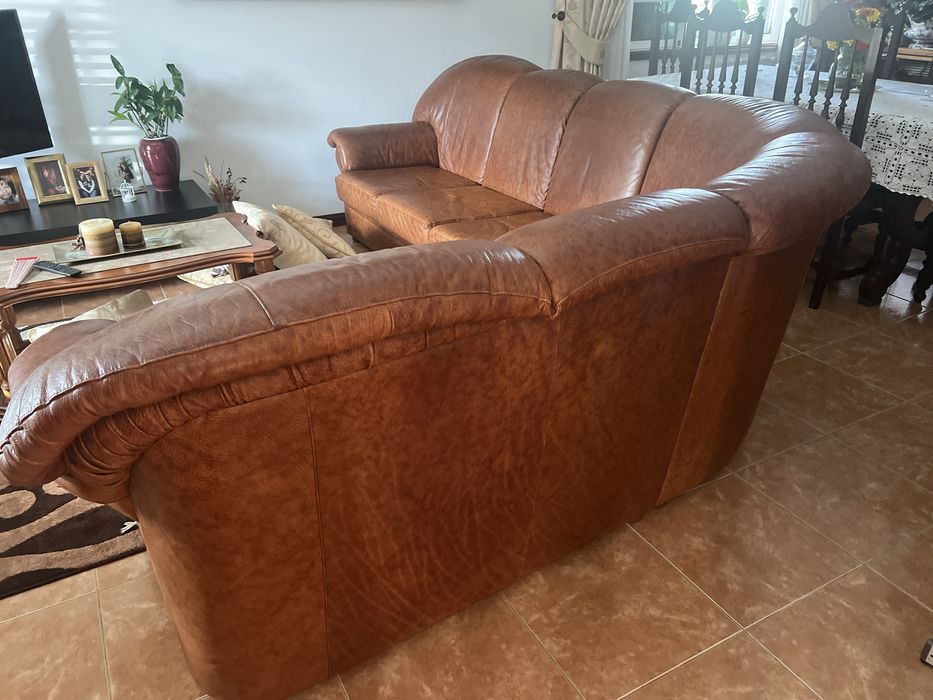 Sofa em pele redondo em otimo estado