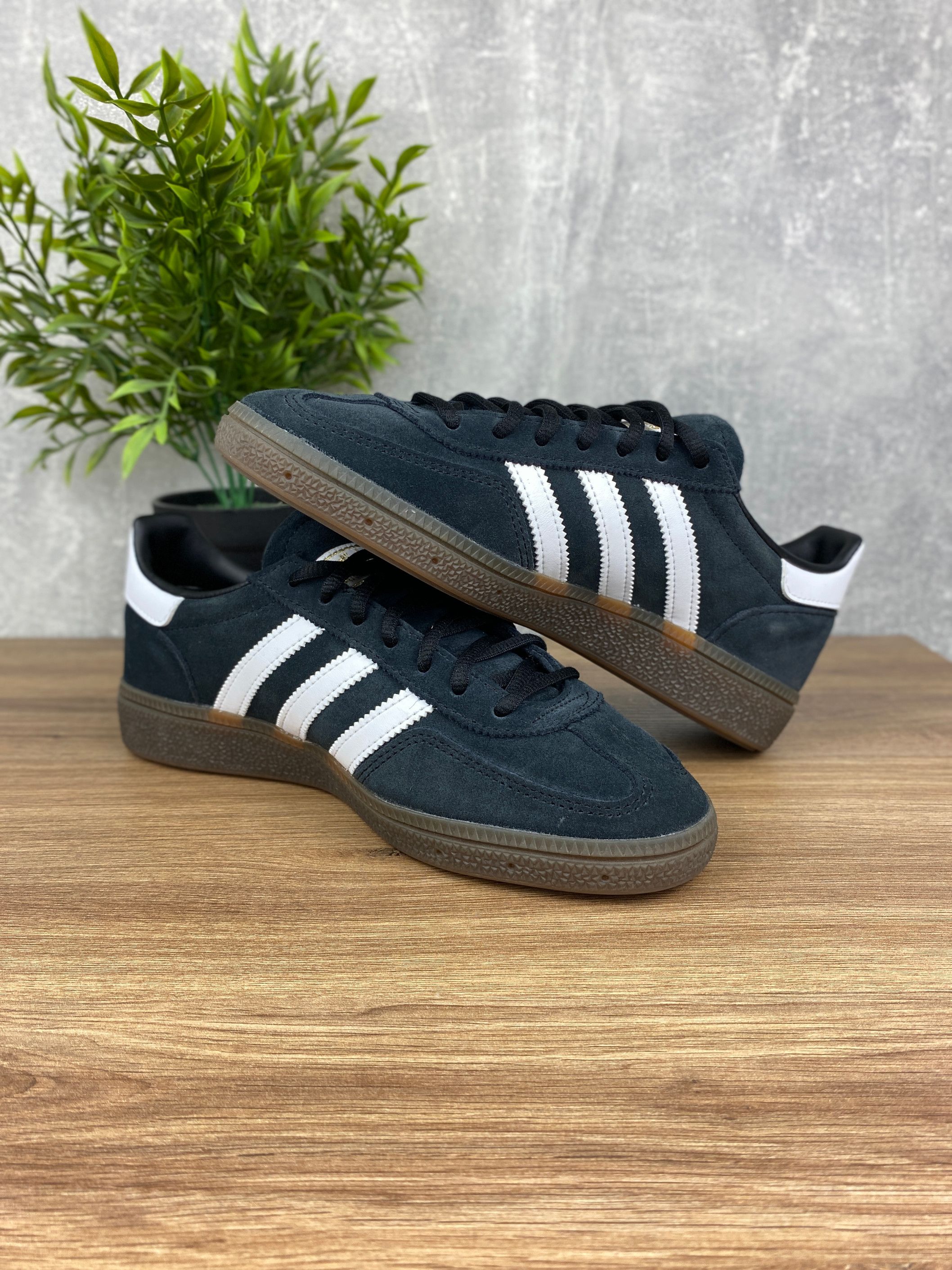 Adidas Handball Spezial r. 38 – czarne sneakersy retro