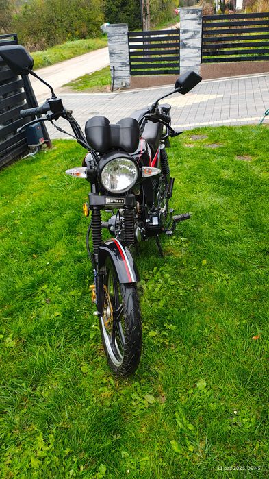 Motocykl WS 125 Benzer